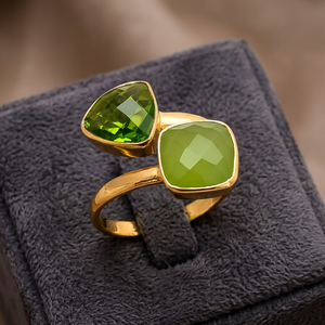 Bague plaquée or et rhodium avec superbes pierres en verre vert, style ethnique, bague en pierres précieuses unisexe - Product Image 3