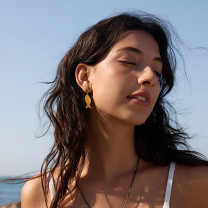 Pendientes de Acero de Titanio con Diseño de Pez Martillado, Color Dorado, Joyería de Moda con Forma de Animal - Product Image 4