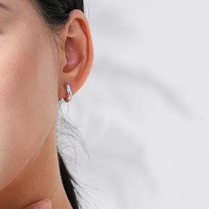 ต่างหูแฟชั่นห่วง hoogie ห่วงแบบคลาสสิก925เงินสเตอร์ลิงเคลือบด้านสำหรับงานแต่งงานของขวัญงานแต่งงานของผู้หญิงที่สง่างาม - Product Image 4