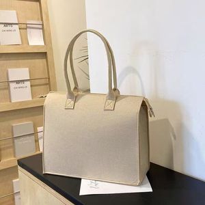 Bolso Tote de Fieltro Marrón de Diseño Nuevo 2026, Bolso de Mano Personalizado para Mujer, Bolso Tote de Fieltro Gris para Portátil - Product Image 3