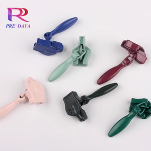 Quần Jean 4gy/4.<span class=keywords><strong>5yg</strong></span>/<span class=keywords><strong>5yg</strong></span> Brass Vô Hình Chuỗi Dây Kéo Thanh Trượt/Zip Đảo Ngược Nhựa Kim Loại Chuỗi Hợp Kim Niken Dây Kéo Thanh Trượt Cho Giày - Product Image 3