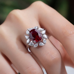 Anillo de Compromiso Messi Jewelry MSR-1034 de Oro Blanco de 10K con Rubí de Laboratorio de Forma Ovalada - Product Image 5