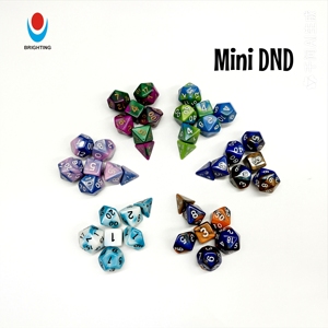 Mini set de dés DND RPG lumineux en acrylique transparent, perles, petits dés <span class=keywords><strong>TRPG</strong></span>, 7 pièces, portables, colorés, miniatures pour jeux de table - Product Image 1
