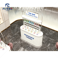 Présentoir de Luxe pour Parfums, Décoration de Magasin de Cosmétiques, Design Personnalisé, Mobilier sur Mesure pour Présentation de Parfums en Boutique