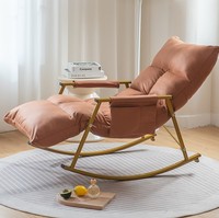 Fauteuil à bascule en tissu technique de style nordique décontracté avec pieds dorés, idéal pour s'asseoir et se reposer à la maison