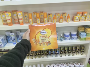 ערכת טיפוח לעור עם ויטמין C של באלרי, קרם 50 מיליליטר, סרום לפנים 30 מיליליטר, סבון פנים 120 מיליליטר, ערכה להבהרת העור, נגד הזדקנות ולחות. - Product Image 3
