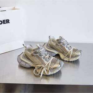 Vente en gros d'usine de baskets 3XL pour femmes chaussures de marche de sport à fond épais augmenté - Product Image 2