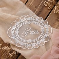 Carte de table de mariage élégante et romantique personnalisée en dentelle brodée, vente en gros pour banquets, fêtes et décorations photo