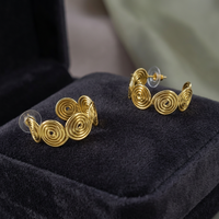 Boucles d'oreilles créoles artisanales en laiton et alliage de cuivre, plaquées or, design géométrique ethnique vintage tendance, pour femmes, style Rajasthan, pour diverses occasions