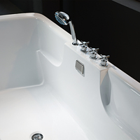 Baignoire d'angle autoportante élégante en acrylique blanc avec fonction de trempage portable pour salle de bain d'hôtel