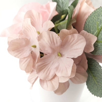 Roses artificielles dans des pots en plastique - Décoration écologique pour la maison, chambre et occasions de mariage