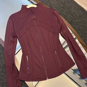 Veste de yoga pour femme, série fermeture éclair dorée, couleur unie, respirante, en nylon, ajustée, manches longues, haut de sport fitness - Product Image 2