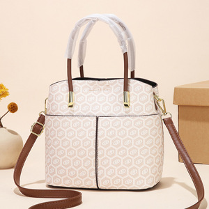Ce sac à bandoulière à une épaule est une maman élégante qui <span class=keywords><strong>va</strong></span> bien avec toutes sortes de tenues. C'est une nouvelle main de mode d'été 2024 - Product Image 5