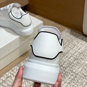 Chaussures de tennis de luxe 2026 de marque MQ, en cuir véritable, sportives et décontractées pour hommes, baskets classiques Mqqueen blanches pour femmes - Product Image 6