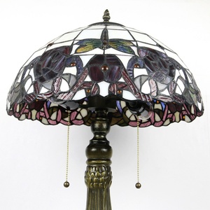 Lámpara de Mesa de Vidrio Teñido Hecha a Mano de 16 Pulgadas de Ancho, Diseño Europeo, Marca LongHuiJing, con Base para Bombilla E26 y Luz LED - Product Image 4