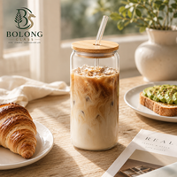 Pot en verre transparent personnalisé avec logo, en forme de canette de 500 ml, couvercle en bambou, paille, esthétique, compatible micro-ondes, pour emballage de café glacé et de boissons