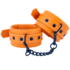 Haute qualité Bdsm jouets en cuir Bondage menottes <span class=keywords><strong>esclave</strong></span> Bdsm poignets pour mains et <span class=keywords><strong>pieds</strong></span> Sm Sex Toy produits menottes - Product Image 1