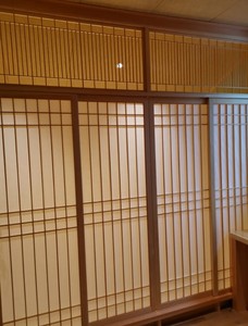 <span class=keywords><strong>Puerta</strong></span> Interior de <span class=keywords><strong>Madera</strong></span> Estilo Japonés Prima con Vidrio Esmerilado para Baño, <span class=keywords><strong>Puerta</strong></span> <span class=keywords><strong>Corredera</strong></span> de <span class=keywords><strong>Madera</strong></span> para Privacidad en Restaurantes, Color Marrón - Product Image 1
