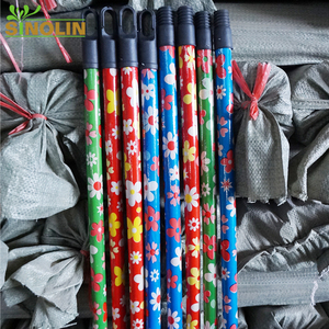 Trung Quốc Nhà Máy Nhà cung cấp của giá rẻ 2.2x120cm bằng gỗ lau Stick với hoa thiết kế Pet nhựa Chổi đầu cho hộ gia đình vườn Cleaner - Product Image 1