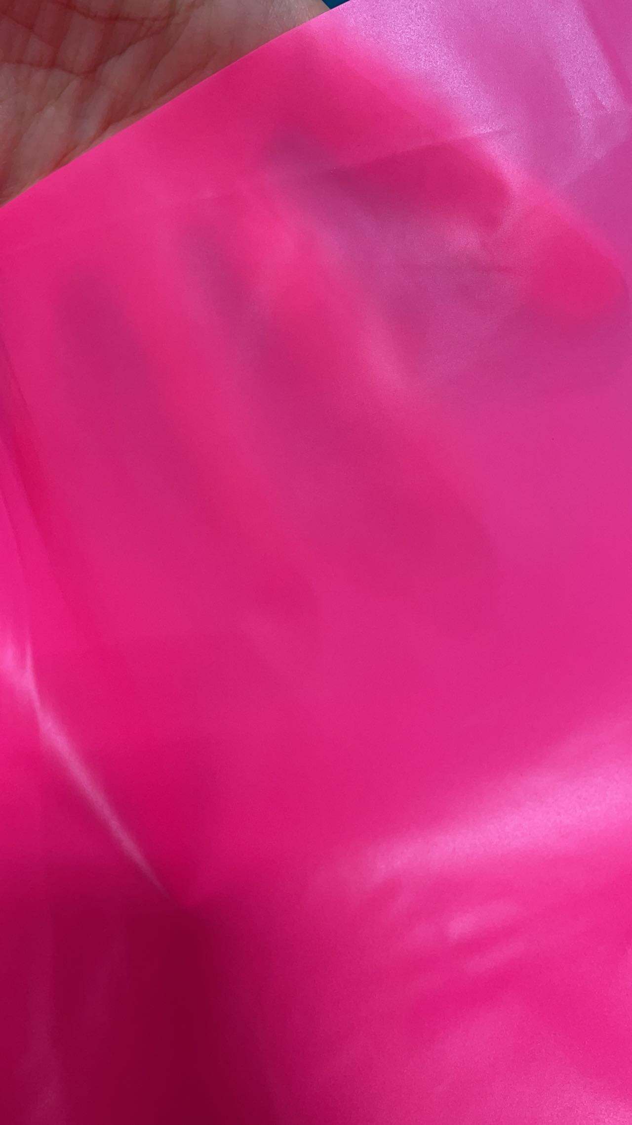 สีชมพูเรืองแสง