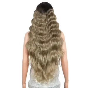 Serat lembut renda depan emas coklat hd 2 nada dengan rambut panjang keriting campuran pirang renda frontal gelombang dalam wig sintetis vendor