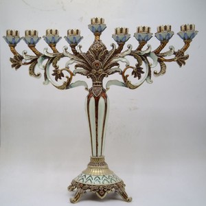 Ménorah classique à 9 branches plaquée or, décoration religieuse, finition antique, cuivre, Hanukkah, design de la vieille ville de Jérusalem - Product Image 4