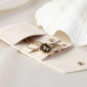 Bolsa de Almacenamiento de Joyas Plegable y Portátil, Bolsa de Viaje Personalizada para Aretes y Collares, Bolsa de Microfibra con Solapa - Product Image 6