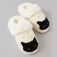Pantoufles d'intérieur pour femmes en forme de chat noir avec broderie personnalisée, dessus en polaire Sherpa, semelles plates robustes, pantoufles anti-dérapantes