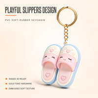 Ornements 3D amusants et mignons sur le thème des pantoufles, porte-clés de voiture, figurines et porte-clés en PVC, conception de logo personnalisée par le fabricant