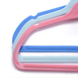 Cintre en plastique robuste <span class=keywords><strong>pour</strong></span> vêtements avec porte-pantalon à rayures peu encombrant <span class=keywords><strong>pour</strong></span> vêtements suspendus avec barre antidérapante - Product Image 4