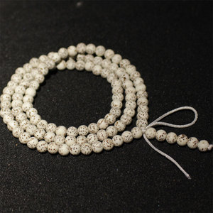 สร้อยข้อมือเมล็ดโพธิ์ไหหลำ 6 มม. 108 เม็ด ทรงกลม ขัดเงา ลายดาวพระจันทร์ สไตล์ชาติพันธุ์ เครื่องประดับทางศาสนา - Product Image 3