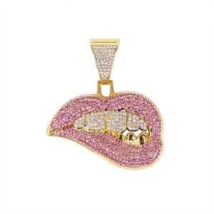 Colgante <span class=keywords><strong>de</strong></span> labios sexy con gancho grande, estilo Hip <span class=keywords><strong>Hop</strong></span>, en color oro y plata metálico, con pedrería completa, para estuche. - Product Image 1