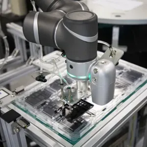 Robot collaboratif articulé Techman TM AI Cobot Arm, pince robotique RobotiQ personnalisée pour préhension et assemblage - Product Image 4