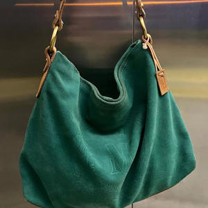 Sac à main ouvert en daim vintage avec impression DTG intégrale, grande capacité, décontracté, pour extérieur et bureau, personnalisable avec logo privé et décoration métallique - Product Image 1