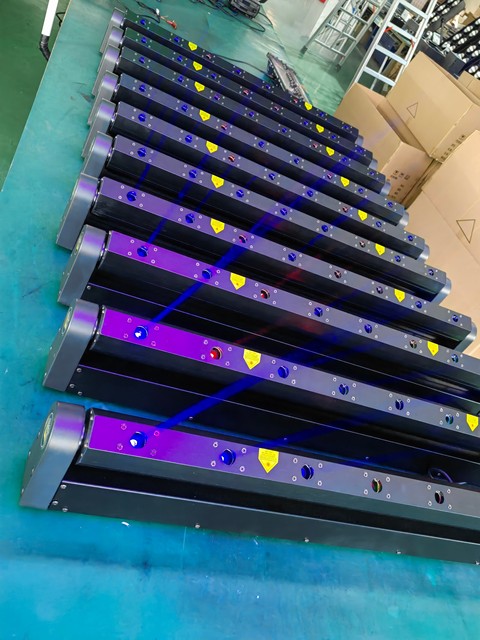 8-Eye Red Laser Moving Beam Projector Light