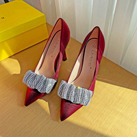 31-44 Büyük Küçük Dzzzs Düz İnternet Ünlüsü İnci Parlaklığına Sahip Kumaş Boncuklu Sivri Burunlu Alçak Topuklu Stiletto Ayakkabılar 6-8cm Kauçuk Taban