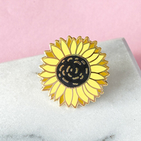 Pin logam bunga Fashion setelan hadiah lencana pabrik kualitas tinggi pin enamel lembut keras bunga mawar emas