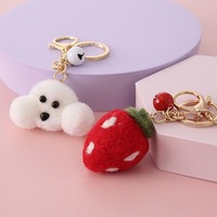 Dessin animé fausse fourrure peluche lapin fraise Teddy poupée doux personnalisé Mini petits animaux jouets avec porte-clés en gros Sleutelhanger