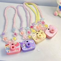 Collier de projection en plastique écologique pour enfants, bijoux perlés, pendentif caméra dessin animé mignon, jouet lumineux pour petites filles