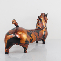 Sculpture de cheval abstraite vintage en métal, finition antique, sculptée à la main, pour la décoration de la maison, du bureau ou comme accessoire de bureau.
