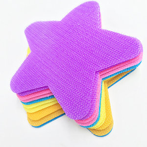Marqueurs de tapis en polyester personnalisés avec bande auto-agrippante pour les lieux de présence des enseignants, des enfants, des élèves et les vêtements - Product Image 1
