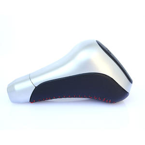 หัวเกียร์รถยนต์โตโยต้า อัตโนมัติ หุ้มหนังเย็บด้ายสีแดงด้าน  ออกแบบตามหลักสรีรศาสตร์  ขนาดเกลียว 8 มม. - Product Image 4