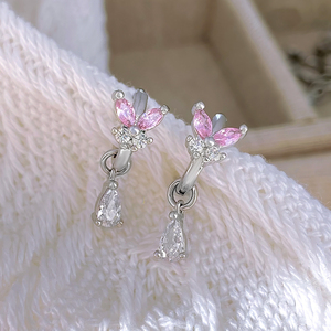 Listos para Enviar, Lindos y Modernos Pendientes de Aro con Mariposa de Circonita Cúbica Chapados en Oro de 18K para Mujer - Product Image 5