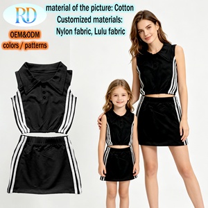 Set Coordinato Mamma e Figlia Ruidian con Logo Personalizzato, Top Corto Senza Maniche in Cotone e Gonna Sportiva, Completo Sportivo in Due Pezzi - Product Image 2