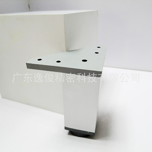 Patas Ajustables para Muebles Yijun, Modelo 080 con Placa Triangular, Pintura Plateada en Aerosol, Fácil Instalación, Estilo Moderno y Minimalista - Product Image 5