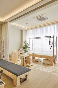 Luxury Leather <b>Pilates</b> Bed for High-End Studios, Premium Commercial Reformer, Professional Wellness <b>Equipment</b> - Product Image 3