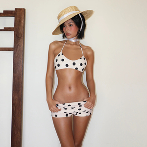 Traje de baño bikini de lunares para mujer, conjunto de dos piezas, top corto con cuello halter y lazo frontal y pantalones cortos de cintura alta, conjunto retro de verano para la playa - Product Image 3