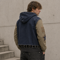 Jaket Hoodie IKDEER Custom Cropped Zip dengan Aplikasi Kain Berumbai Raw Frayed Edge dan Patchwork Multi Tone untuk Pemotretan Video Gaya Retro Street