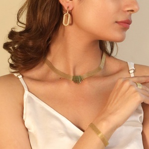 Pendientes Colgantes Vintage con Cadena Antideslustre, Geométricos, de Acero Inoxidable 18K, Chapados en Oro, con Doble Aro - Product Image 6