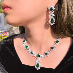 Conjunto de Joyería con Diseño Floral Tridimensional para Mujer, Estilo Europeo Americano, Aretes y Collar, Regalo de Boda o Compromiso - Product Image 3